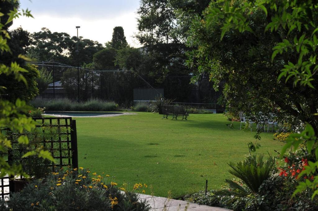 A Peaceful Retreat Bed & Breakfast Sandton Esterno foto