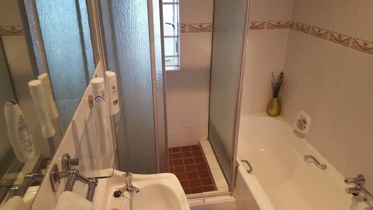 A Peaceful Retreat Bed & Breakfast Sandton Esterno foto